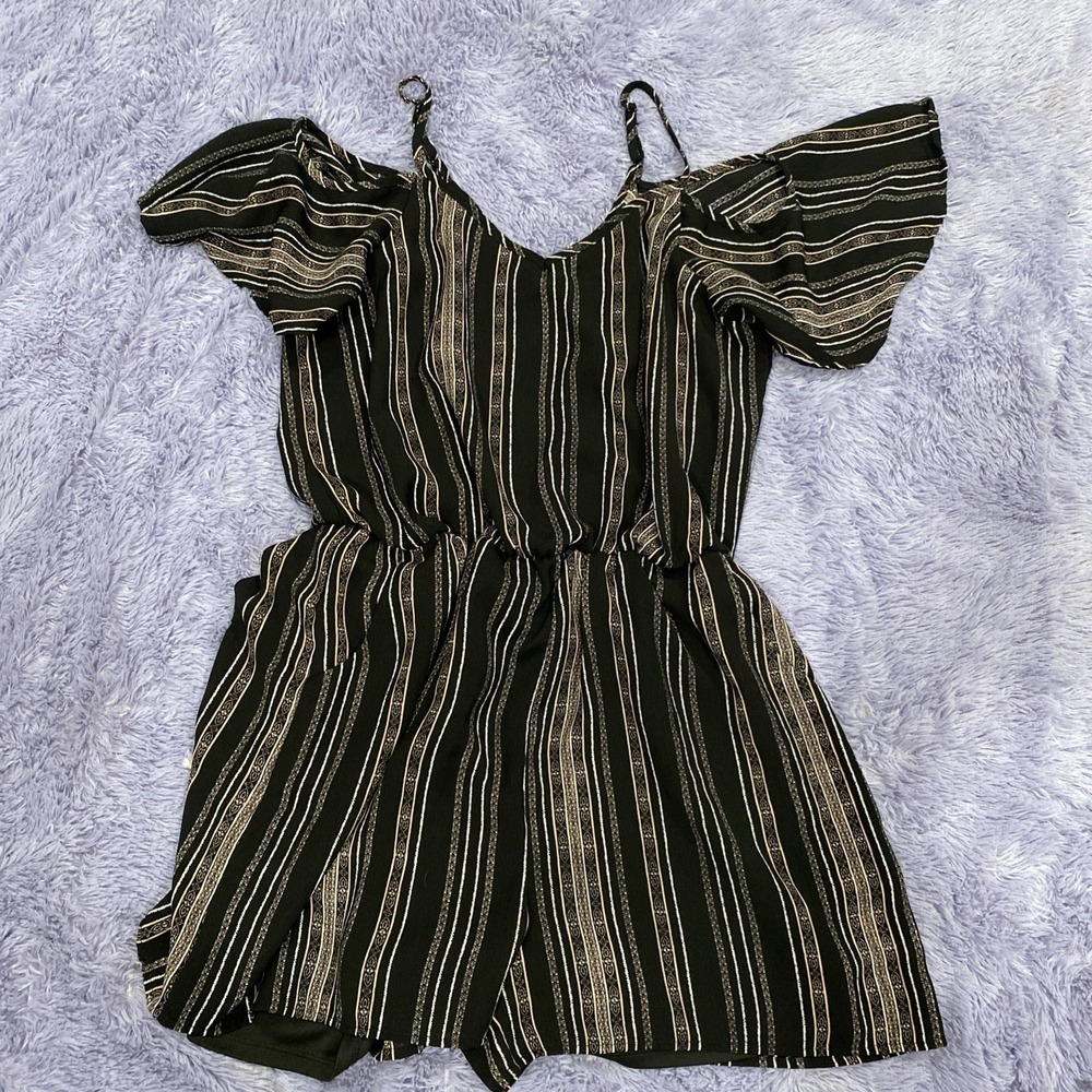 Maurices Romper Womens Medium Black , White &‎ Pink Striped Cold Shoulder